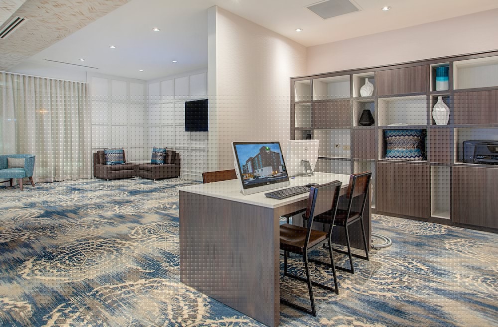 Holiday Inn Express Suites Covington 52/63