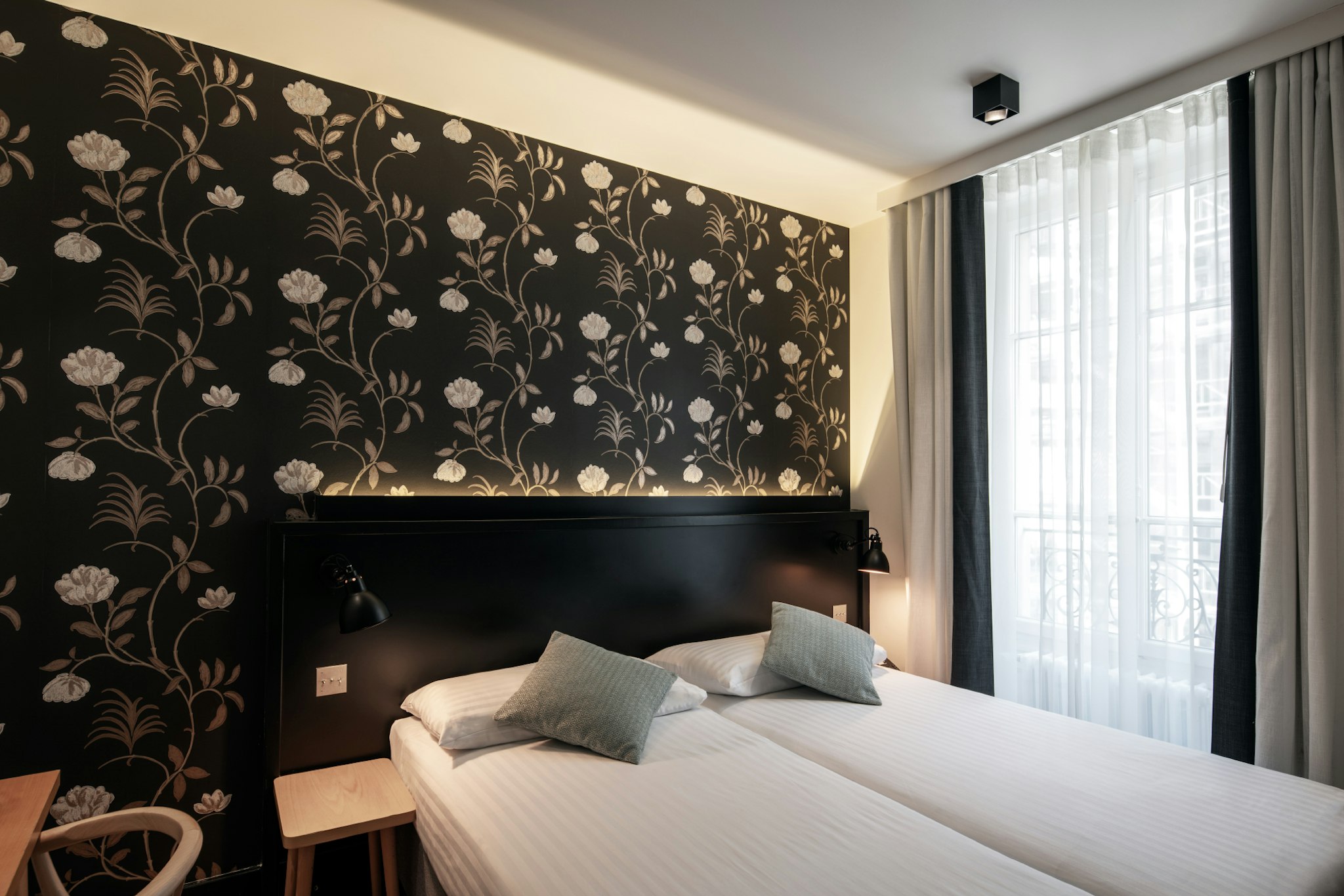 ROOM, TWIN BEDS