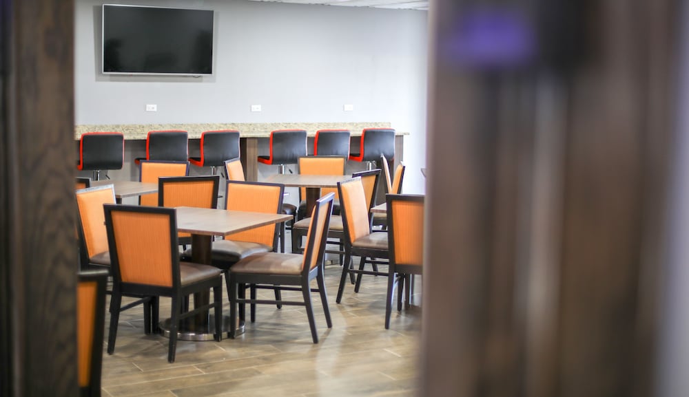 American Inn and Suites Ferndale 19/25