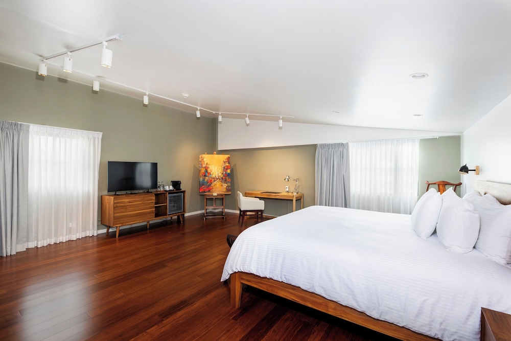 Atelier, King Bed