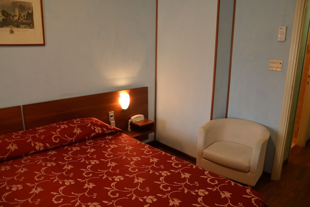HOTEL SALIERI 32/70