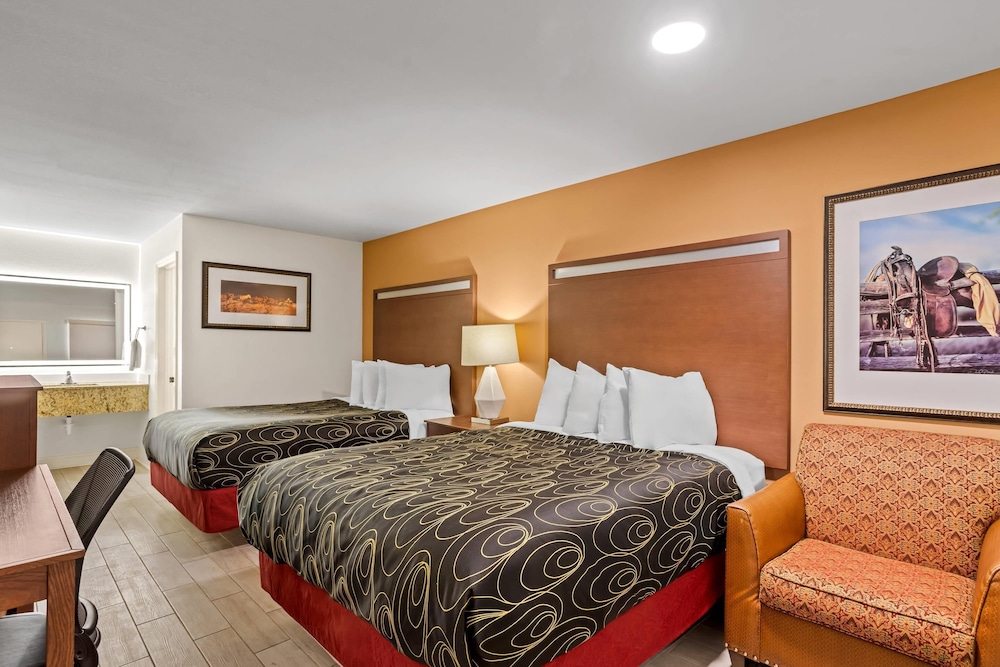 Rodeway Inn Baxley, GA 33/86