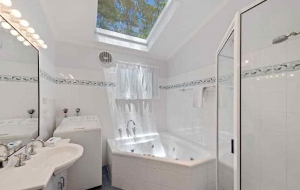 2 Bedrooms, Tree Top, Spa, Deluxe, Cabin, 1 Queen and 2 Bunk Beds