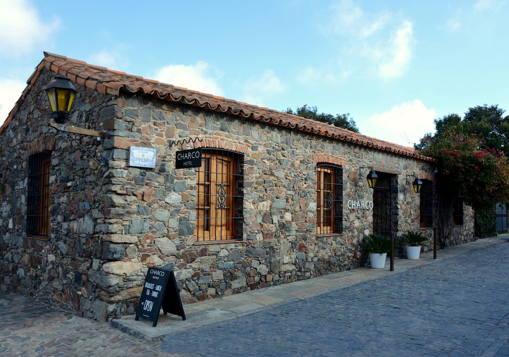 Charco Hotel 2/50