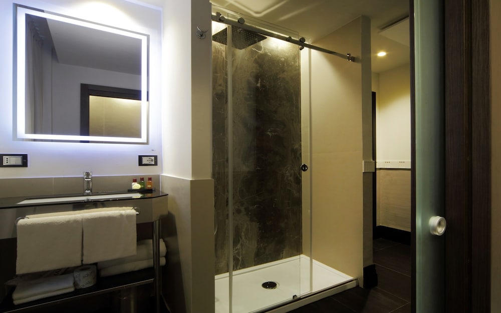 Unica Suite Rome 24/63