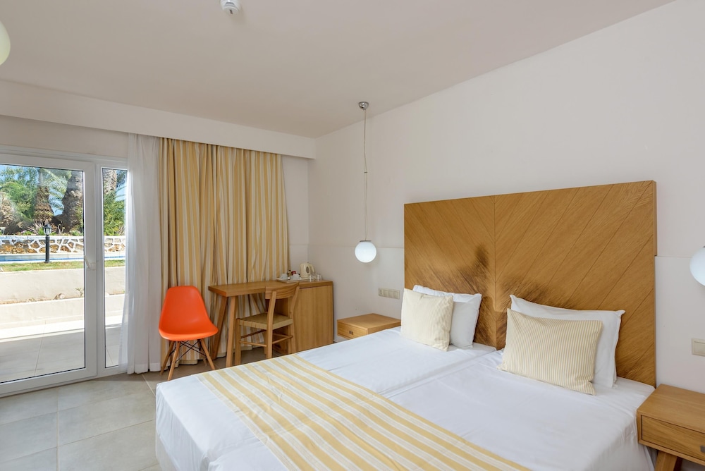 Zeus Hotels Palm Beach Hotel 20/63