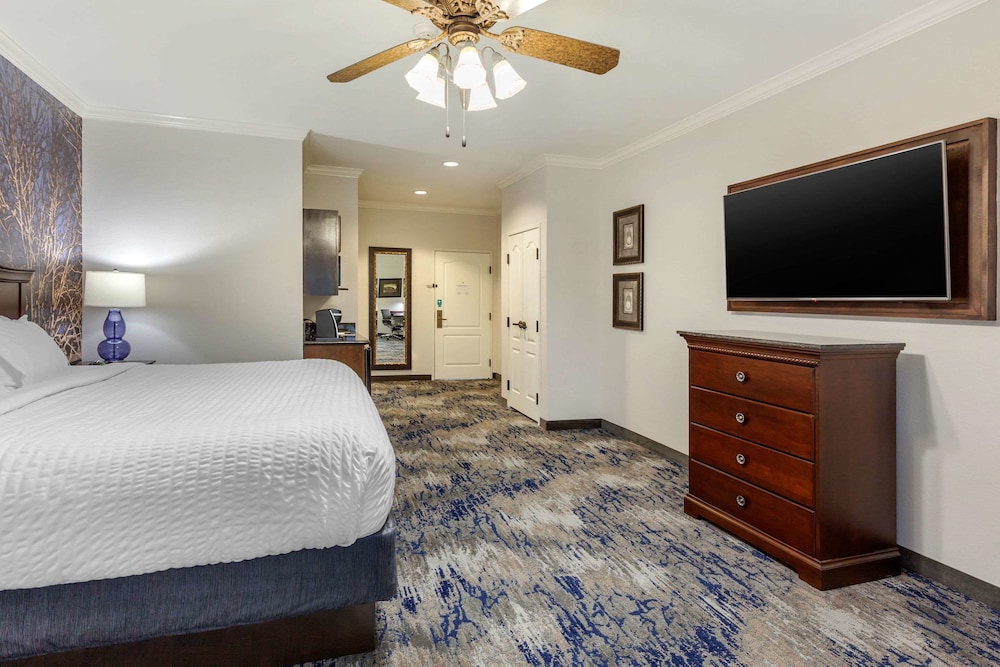 Clarion Pointe Sulphur Springs 22/45
