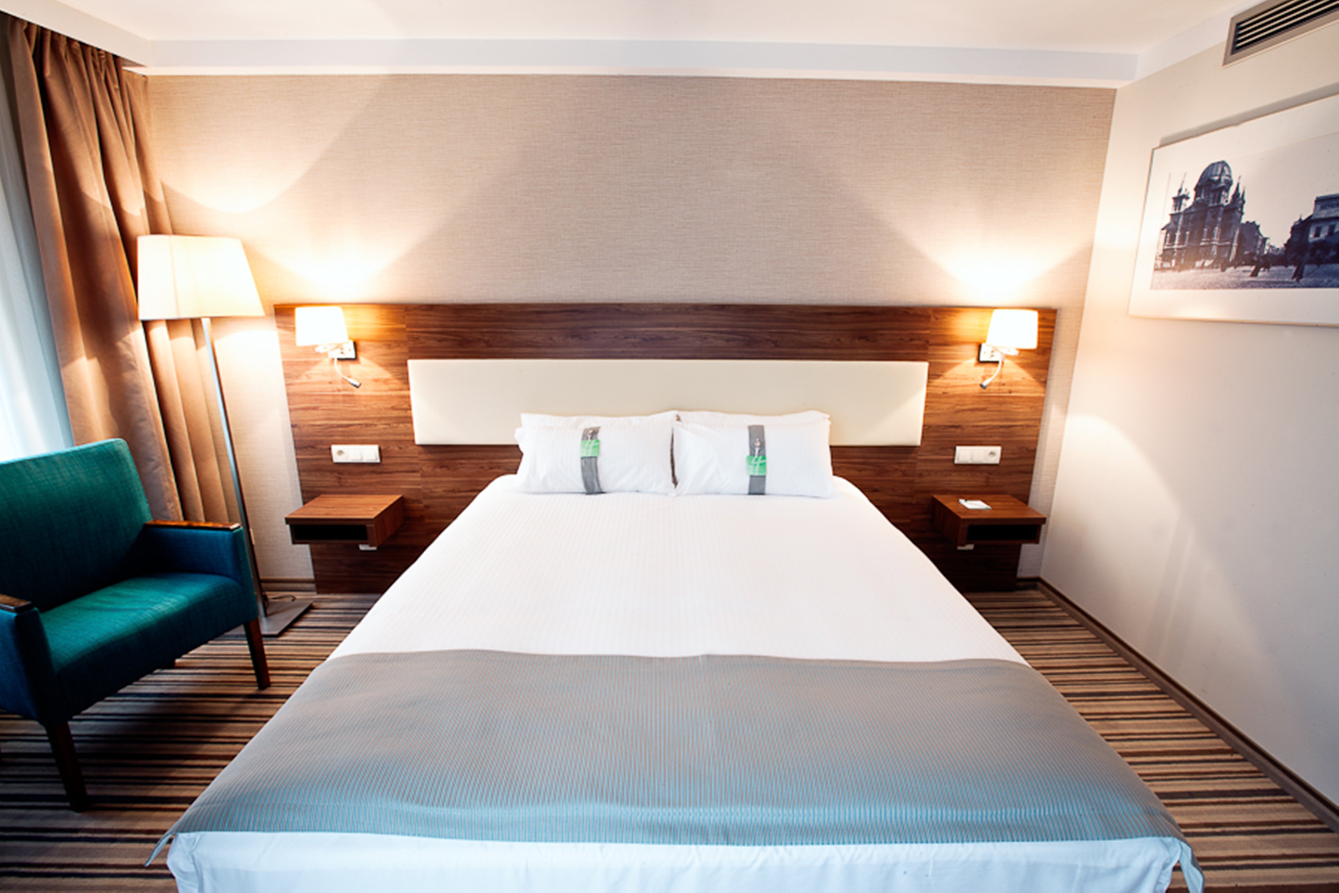HOLIDAY INN LODZ 12/50