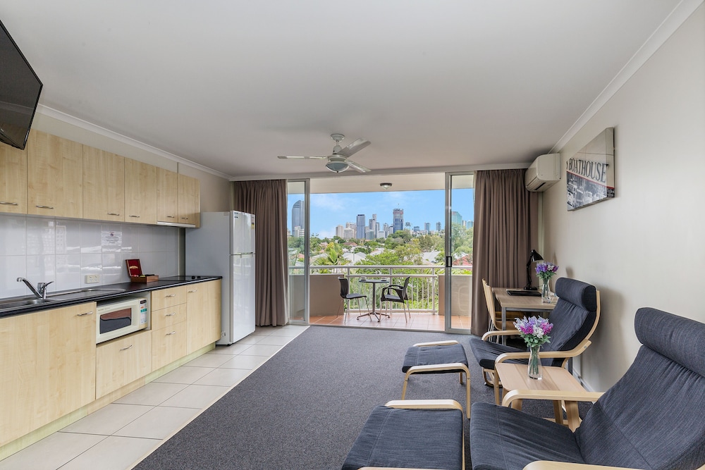 THE WELLINGTON APARTMENT HOTEL 37/48