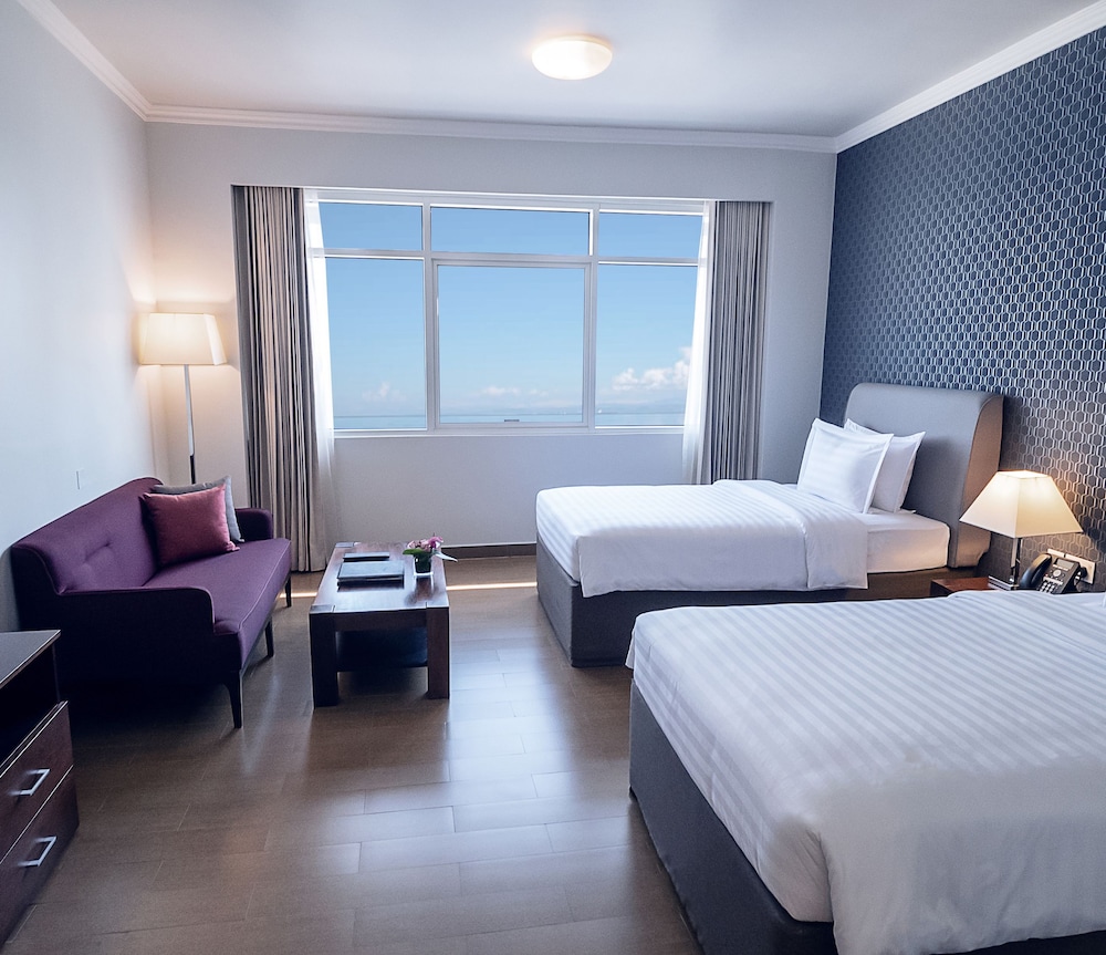 THE CURVE HOTEL 27/74