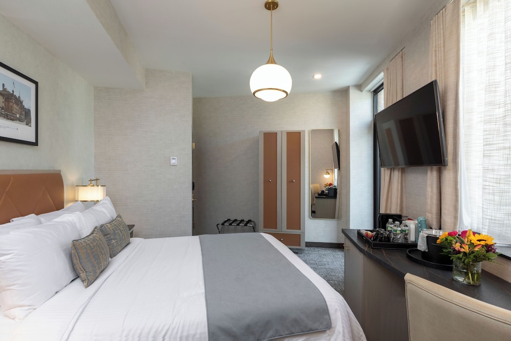 DELUXE, QUEEN BED, TERRACE