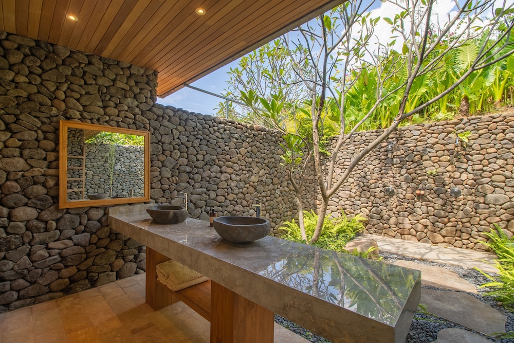 Sumberkima Hill Private Villa Retreat 25/50