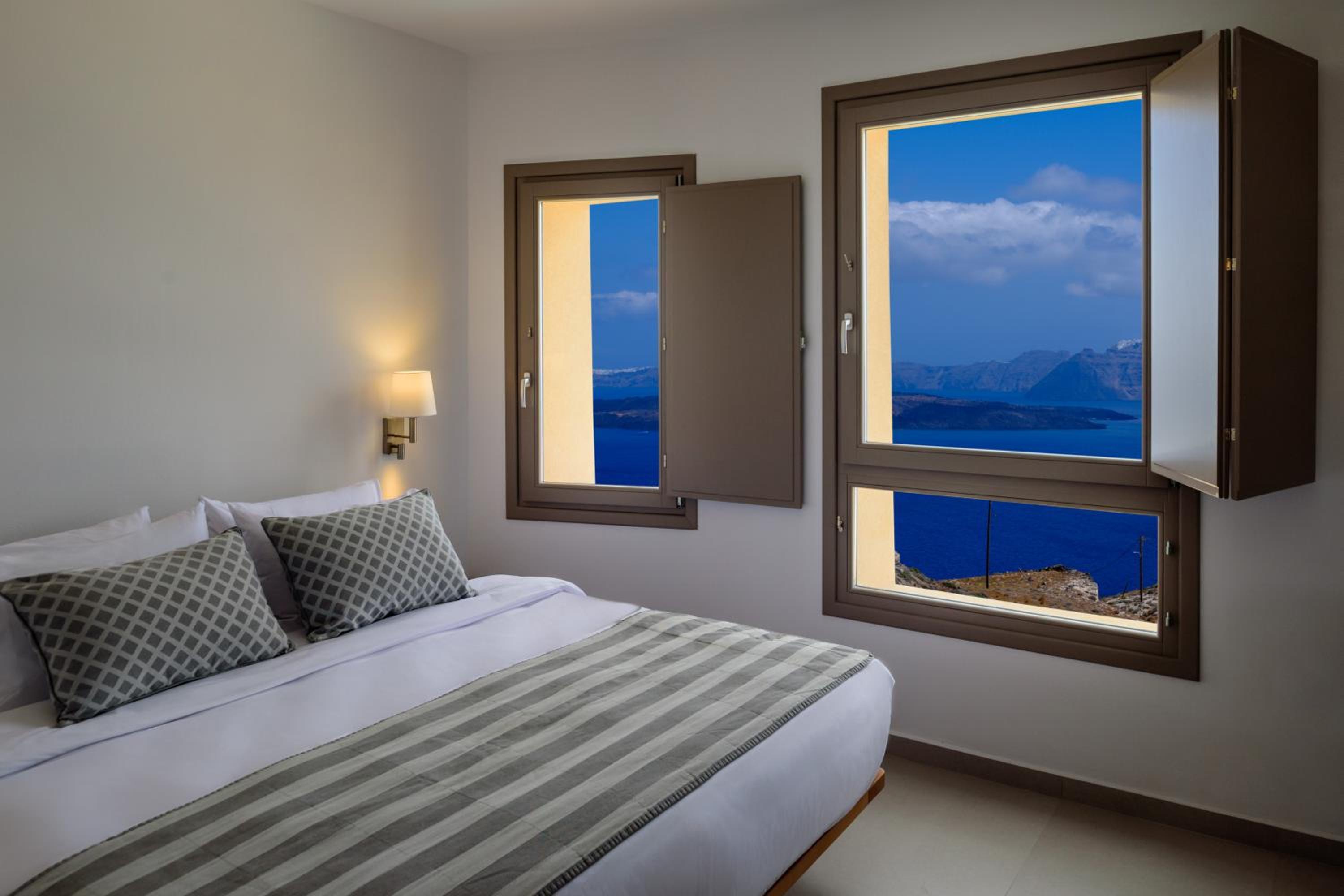 Senior, Suite, Queen Bed, Caldera View, Sofa, Hot Tub