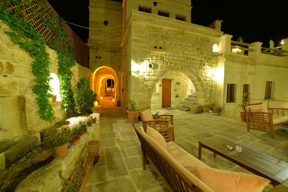 Canyon Cave Hotel 5/69