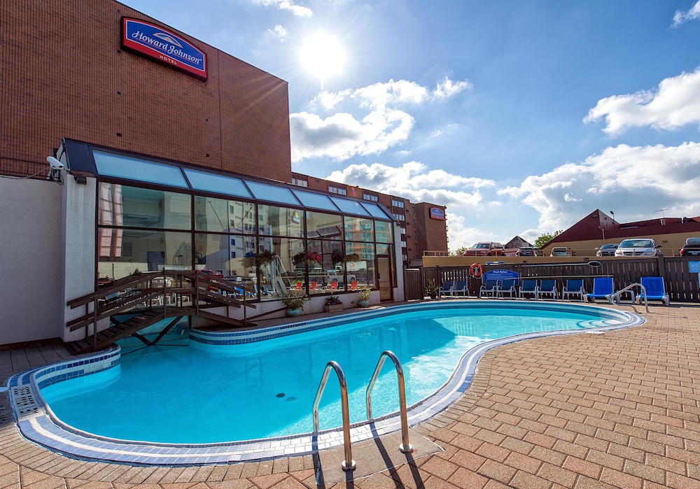 Howard Johnson Plaza by Wyndham by the Falls / Niagara Falls 6/50