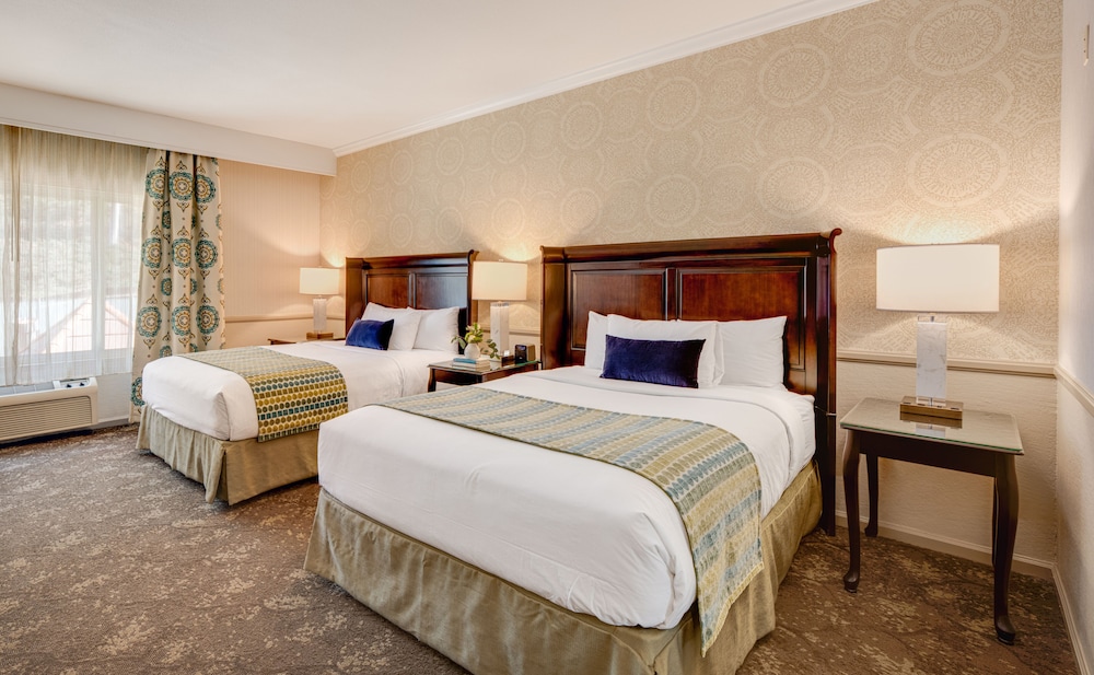 Ayres Inn Corona East 8/46