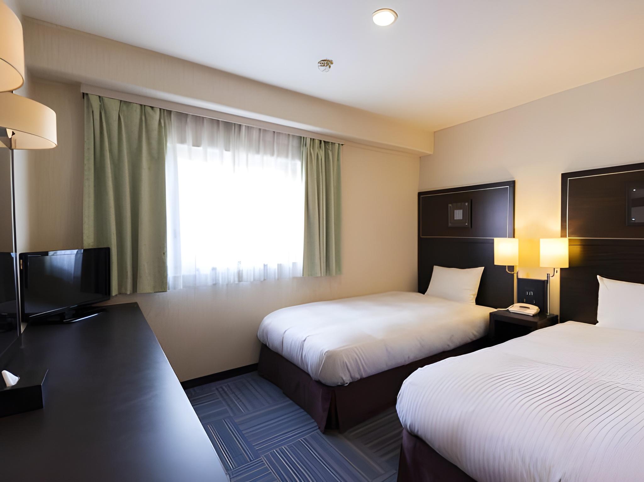 Standard, Twin Beds, Bathtub
