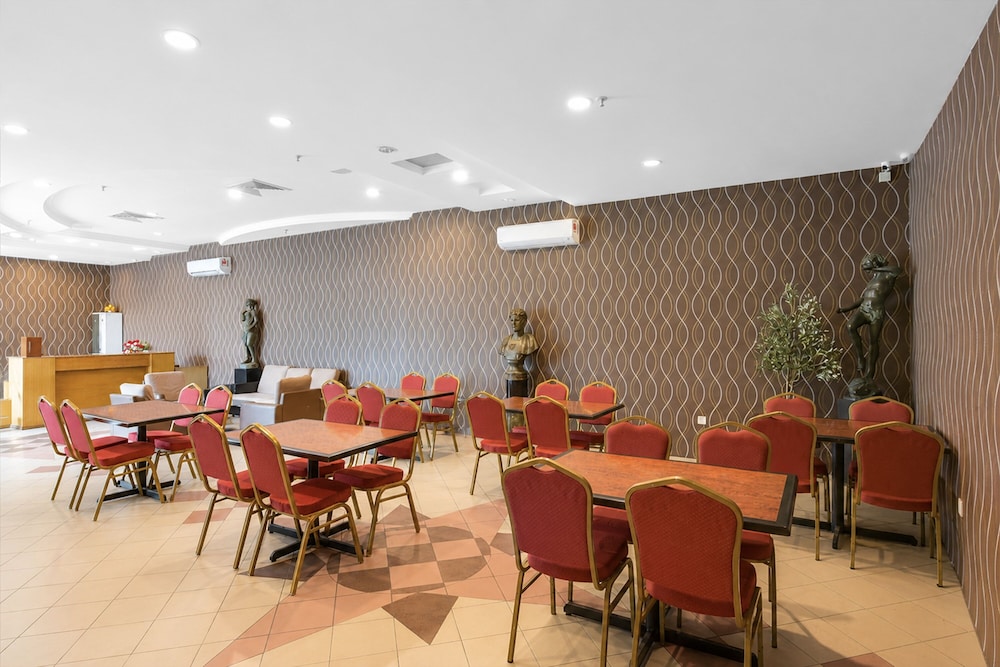 Palette - Kota Tinggi Mayres Hotel 46/54