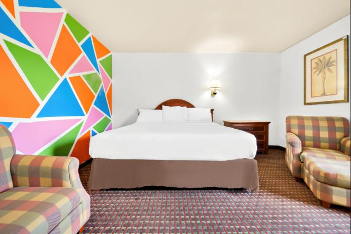 Capitol Inn and Suites 14/32