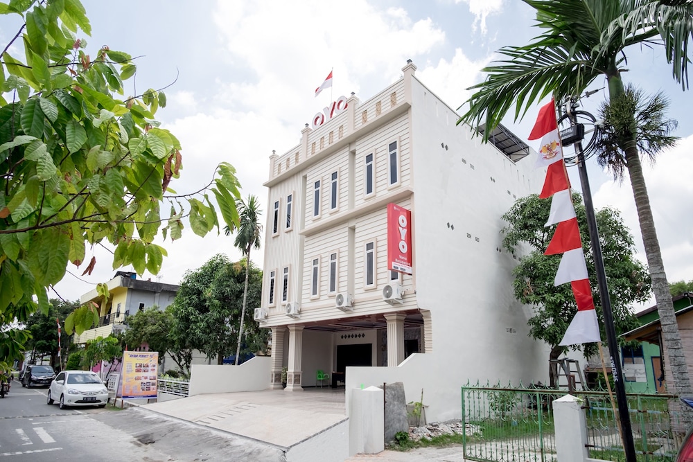 OYO 621 Vania Residence 28/32