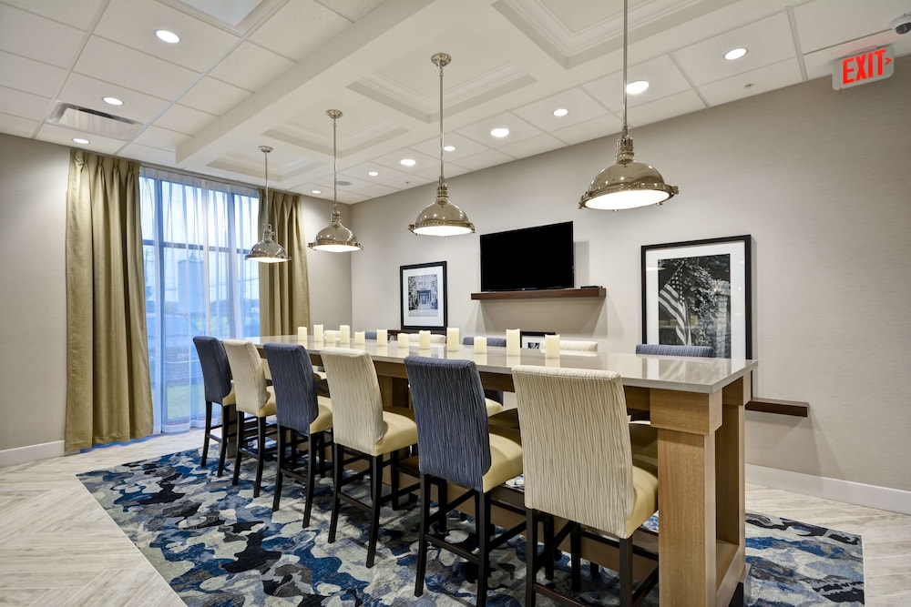 Hampton Inn Livonia Detroit 28/30