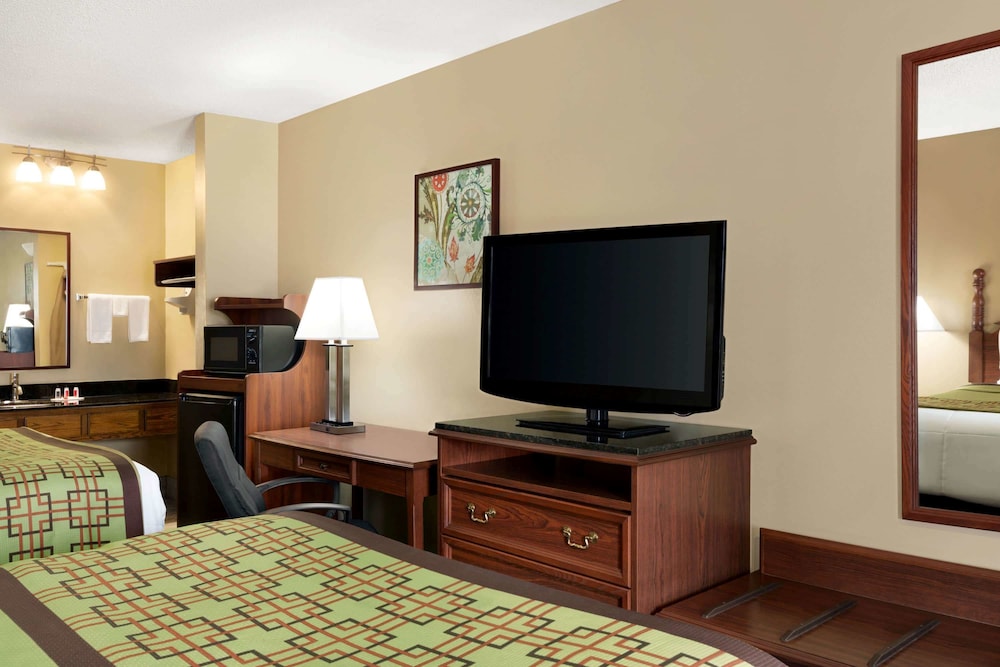 Baymont by Wyndham Warner Robins 35/63