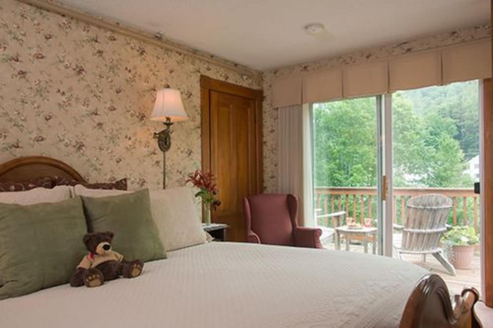 Inn at Ellis River 10/50