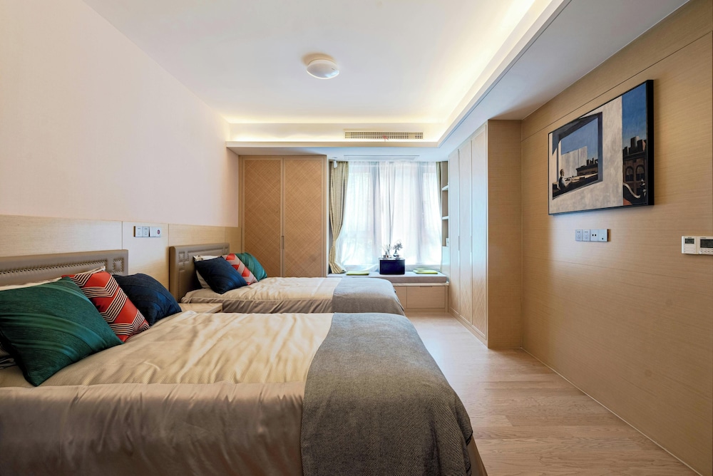 Hotel The Paramont Delhi 15/50