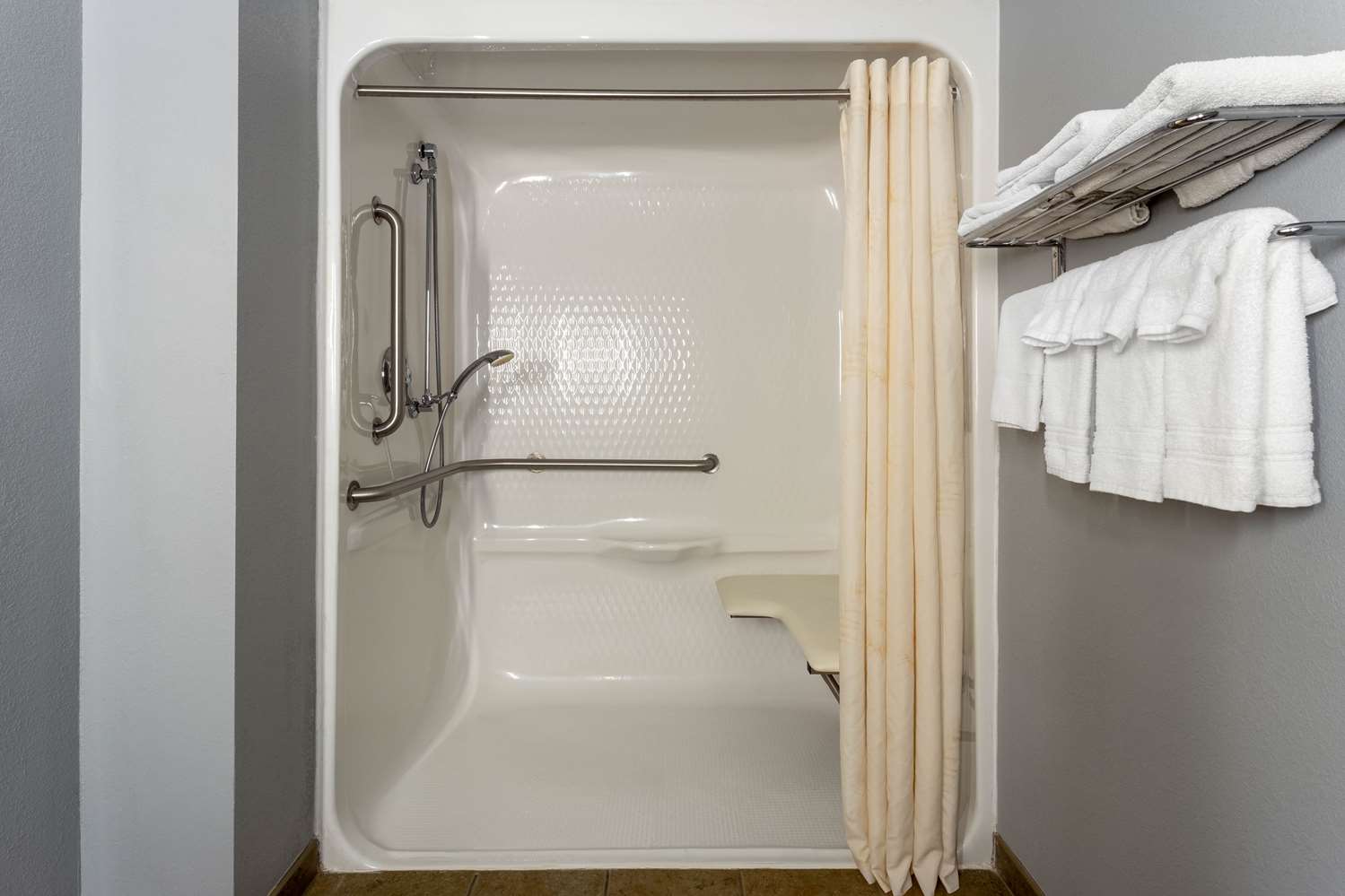 Americinn By Wyndham Fulton Clinton 23/23