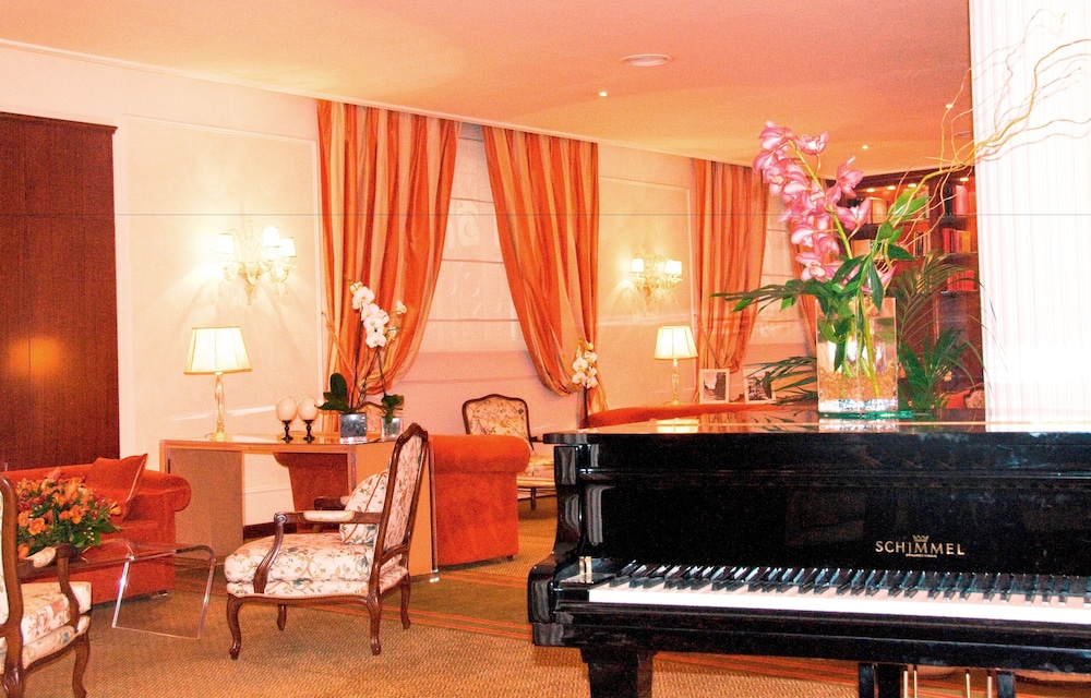 Lobby at Hotel De La Ville, FLORENCE