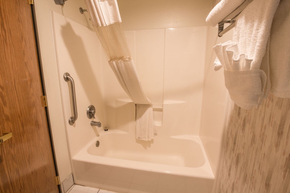 Bridgeway Inn and Suites Portland Airport (ex. Rodeway Inn and Suites NE 181st Avenue) 27/29
