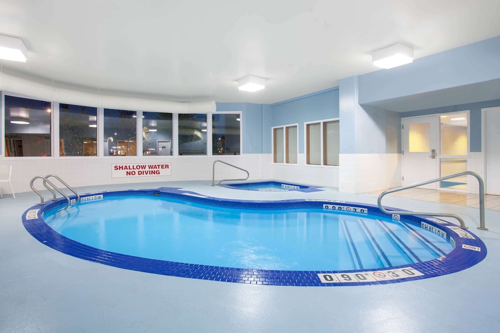 Super 8 by Wyndham Midland 2/29