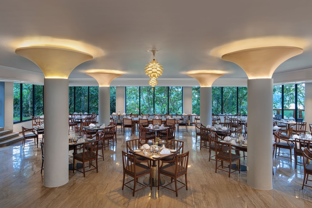 Earls Regency Hotel 33/43