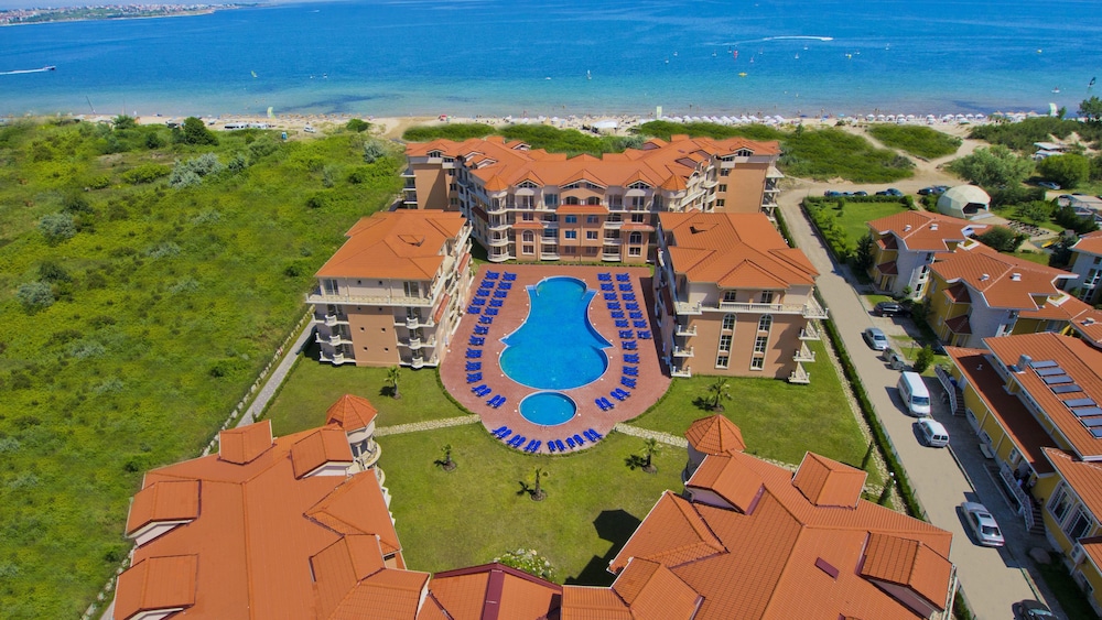Hacienda Beach Resort 68/70