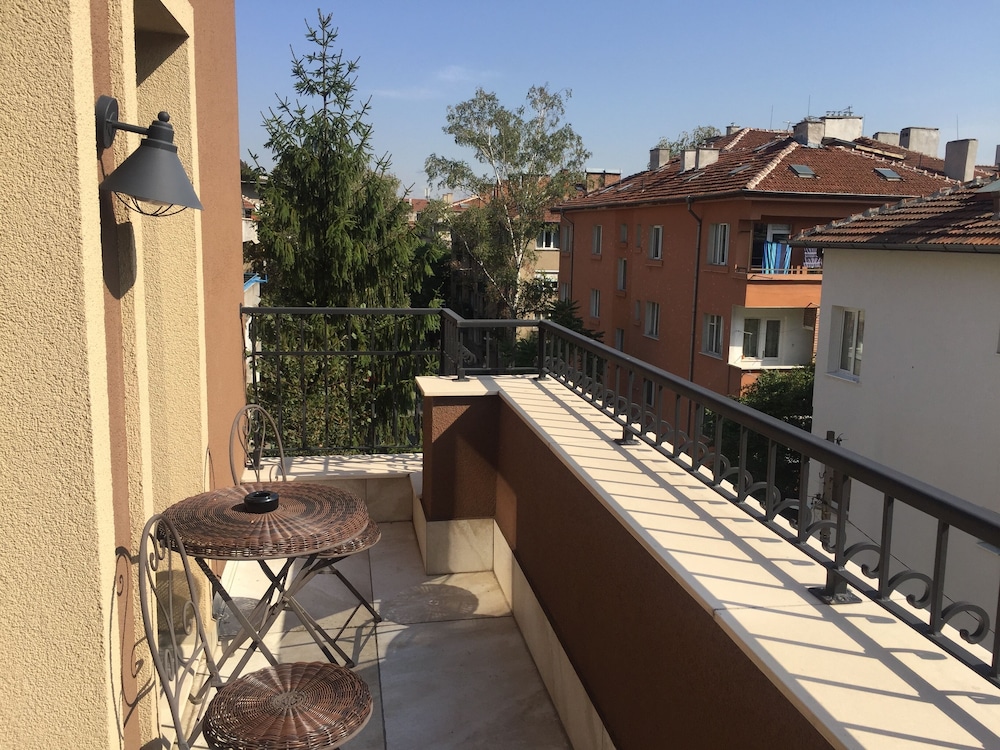 Family Hotel Agoncev 33/41