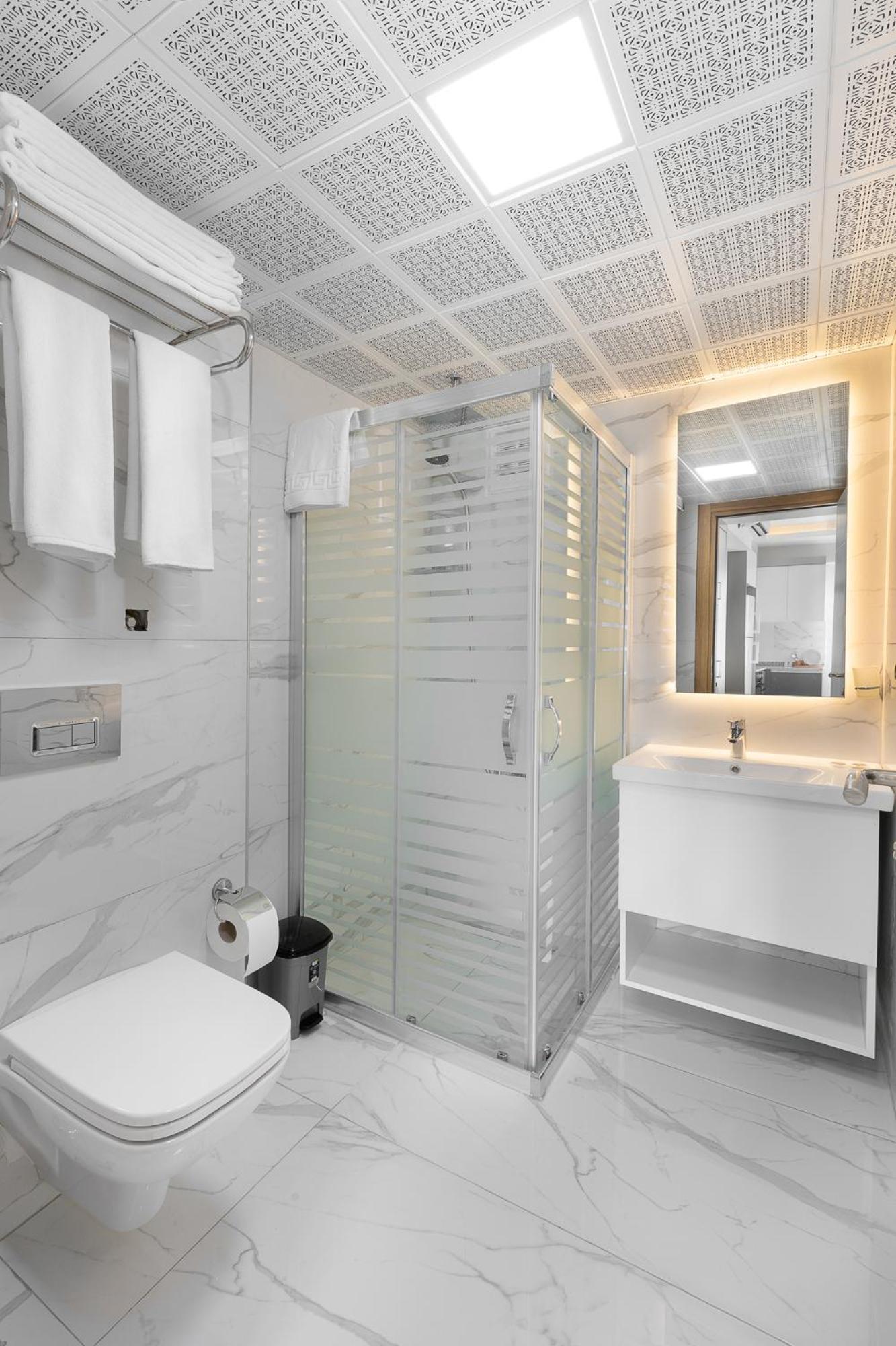 Theluna Suite Hotel 48/50