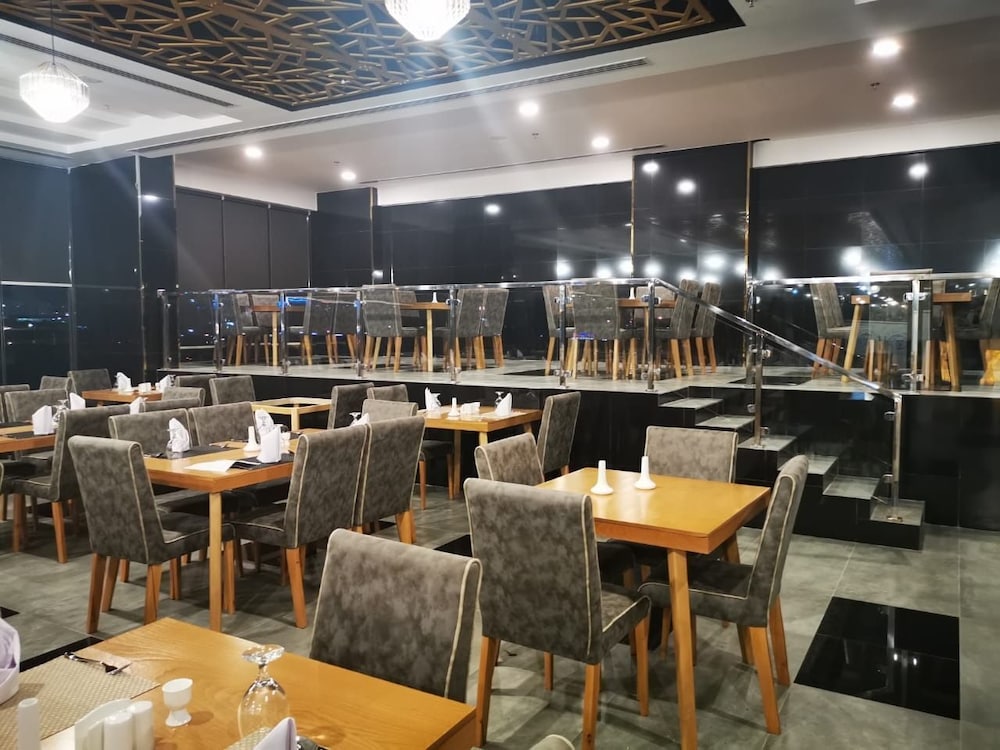 Parkside Plaza Hotel 25/32