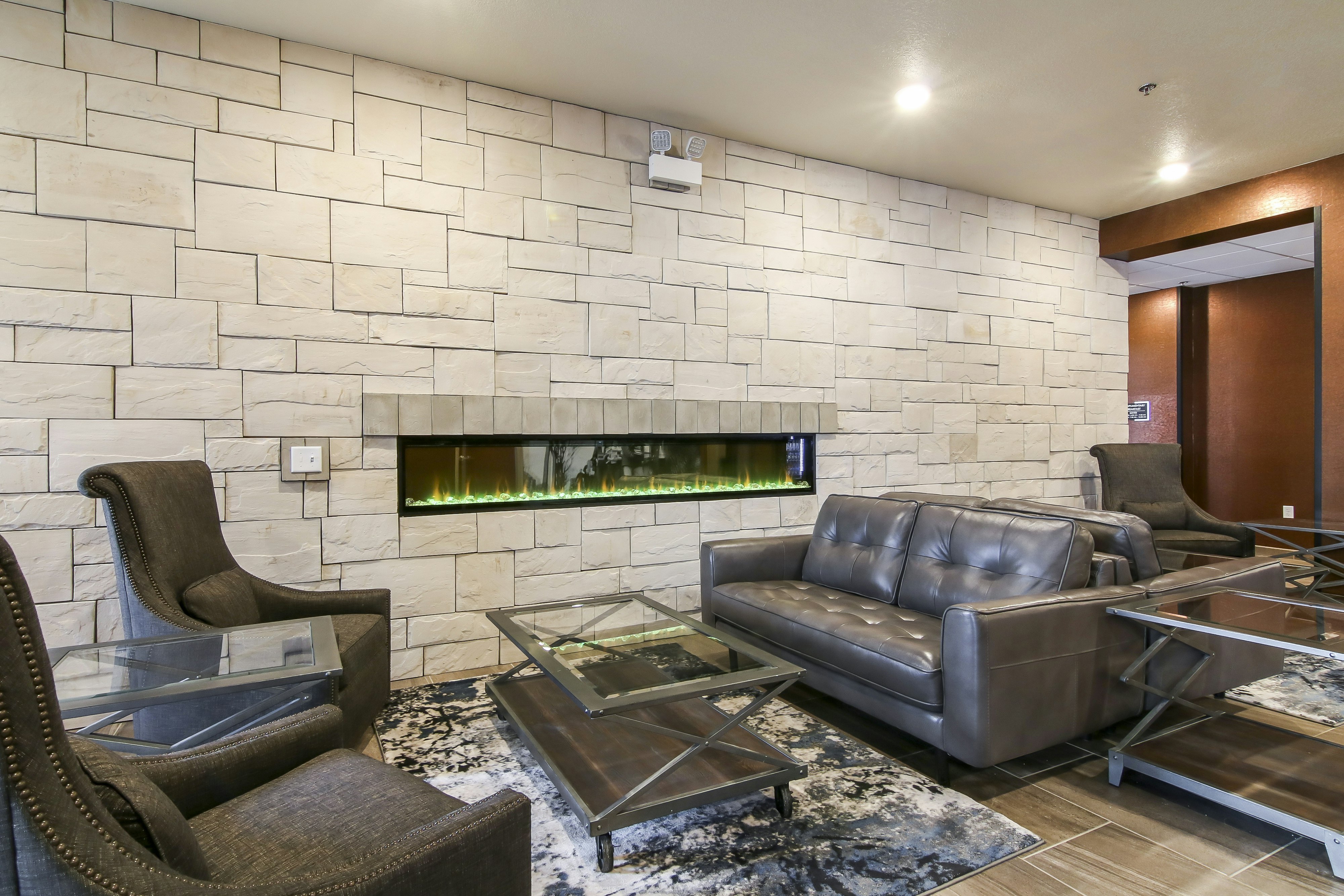 Cobblestone Inn & Suites at UW Stout Downtown Menomonie 40/54