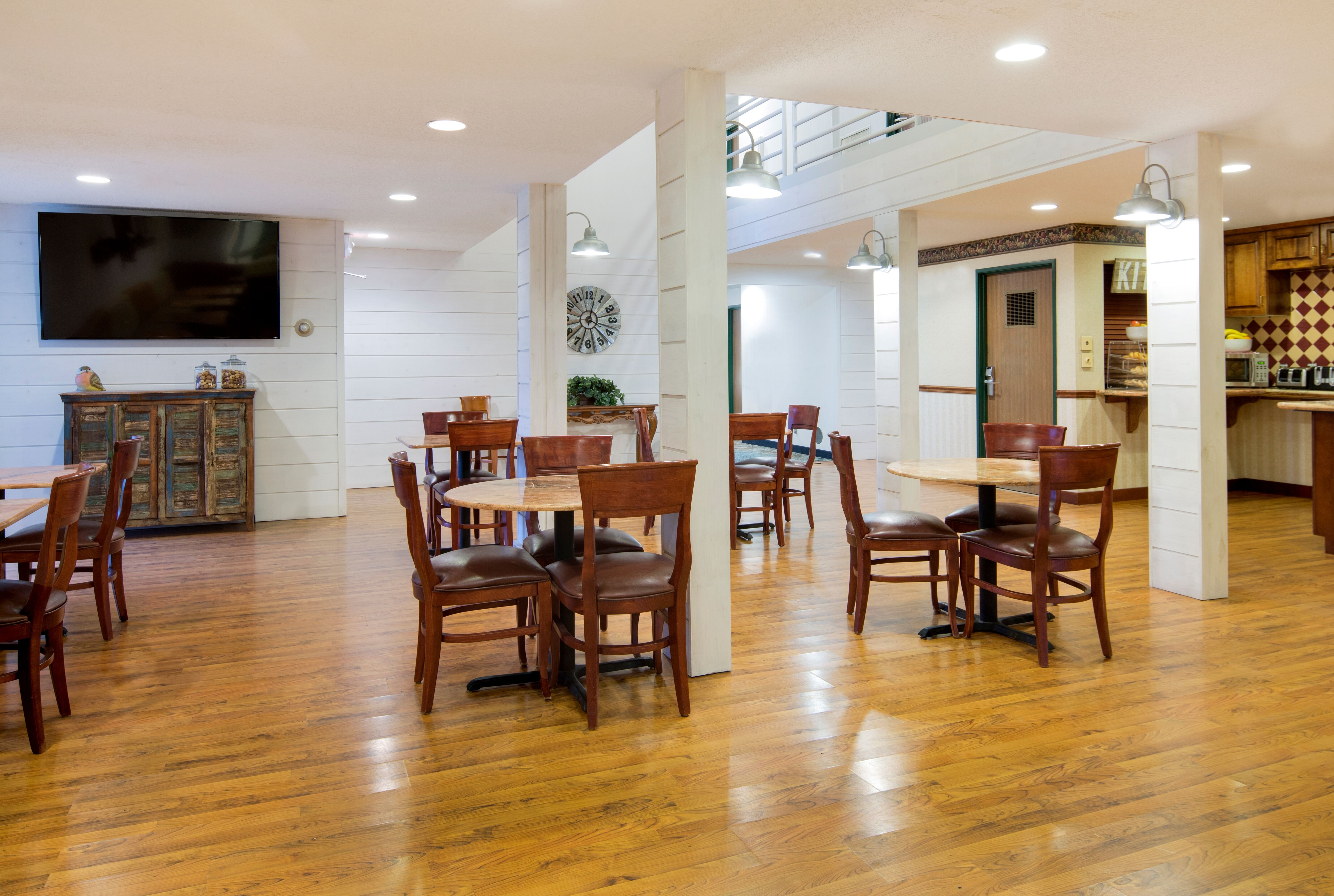 Redwood Lodge 23/29