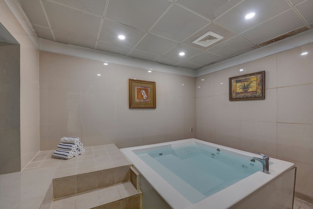 swimming pool spa
