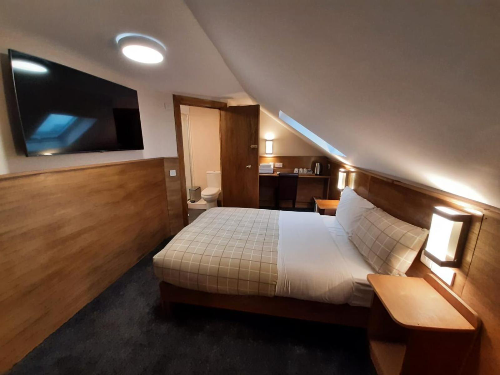 ROOM, TRIPLE