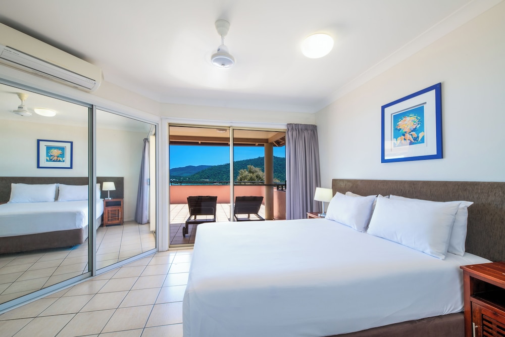 MARTINIQUE WHITSUNDAY 24/68