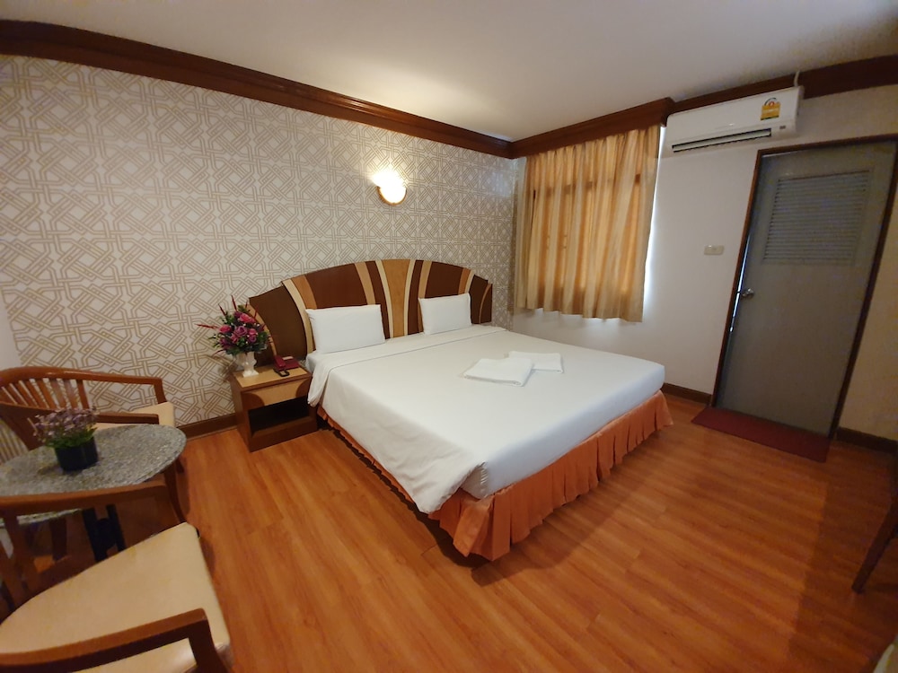 Sakol Hotel 14/65