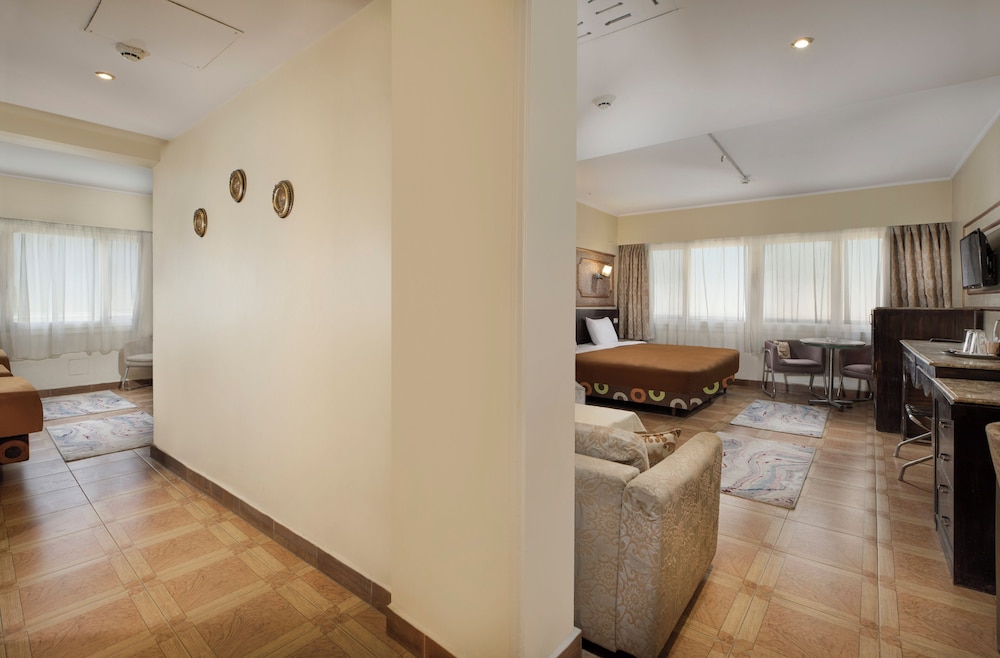 KANZY HOTEL 45/45
