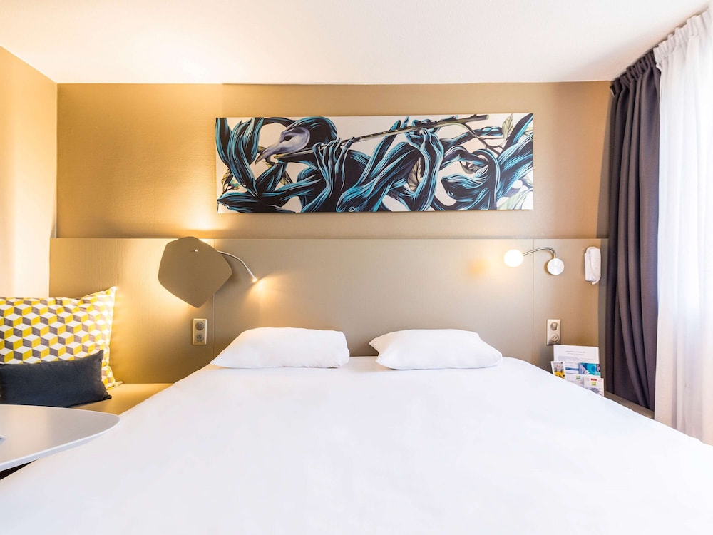 SUITE, MULTIPLE BEDS