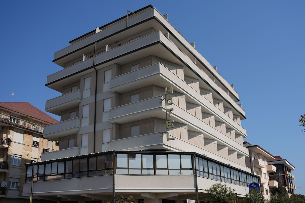 Hotel Riviera 4/46