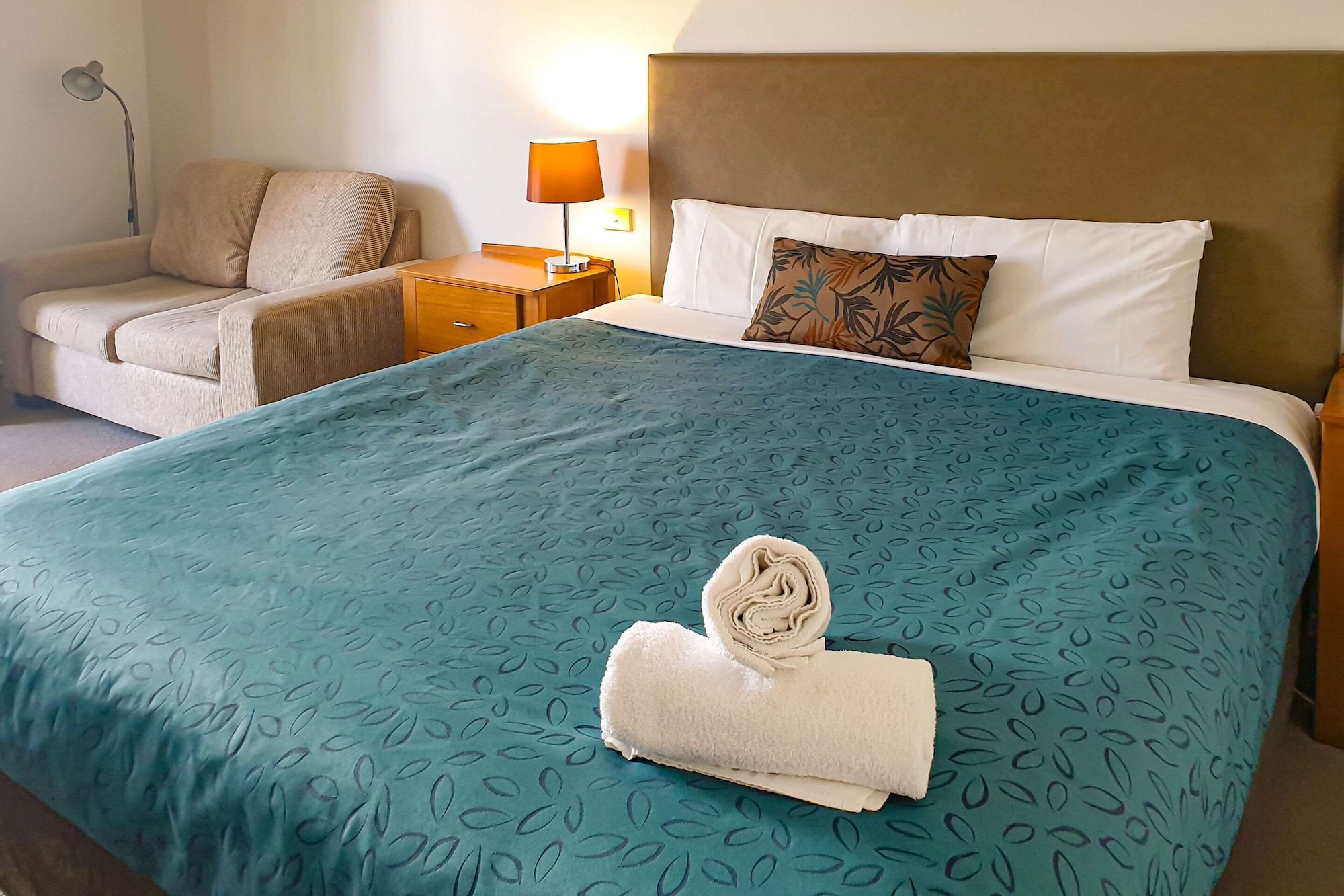 Standard, Queen Bed