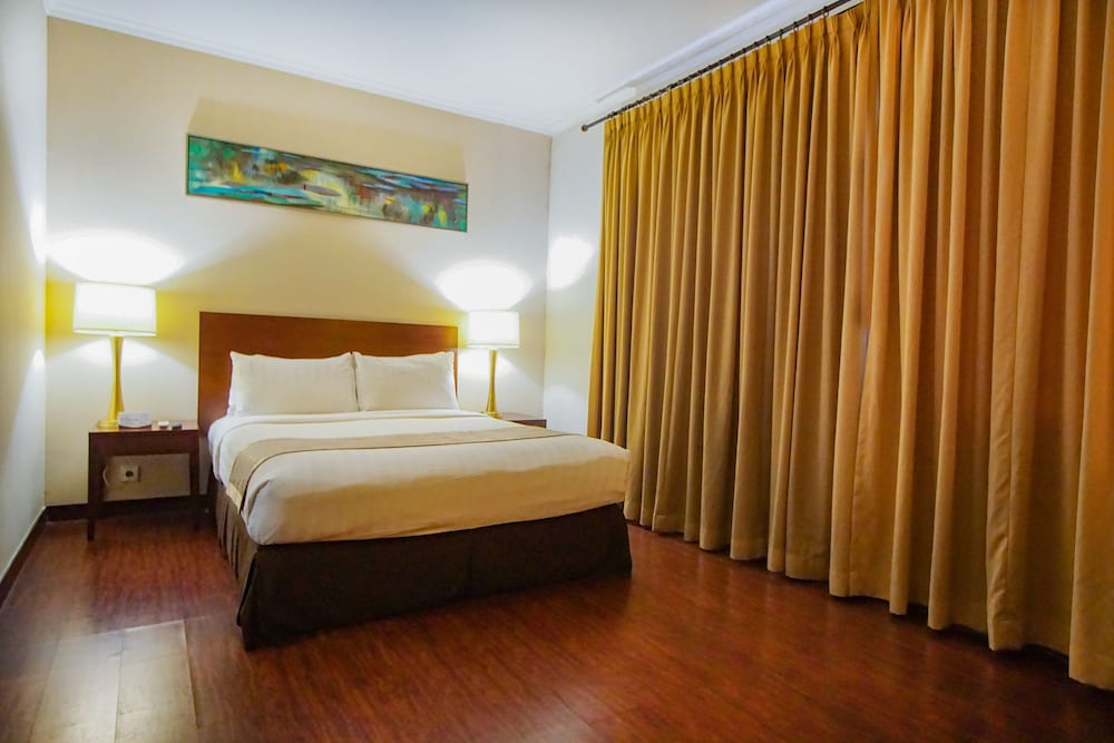 EXECUTIVE, SUITE, QUEEN BED