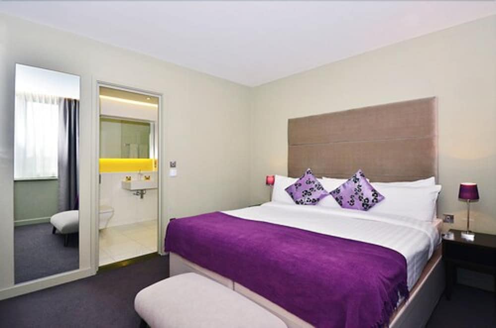 Axiom Park Hotel 11/50