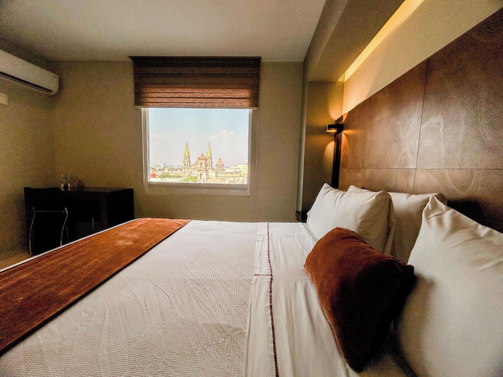 Hotel Dali Ejecutivo 24/86